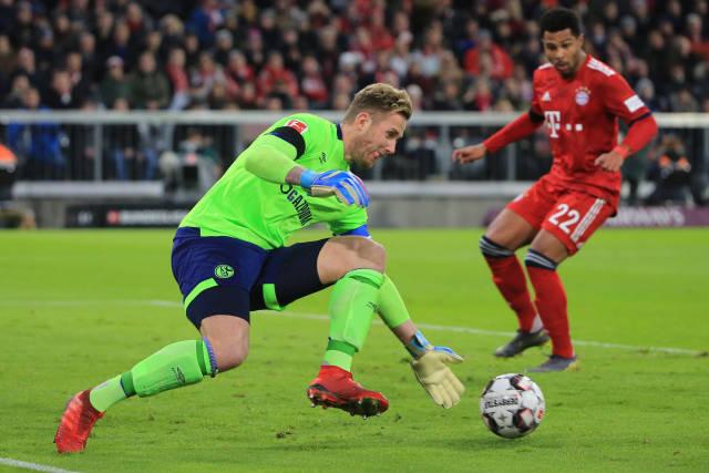 双方中场的 双方中场的